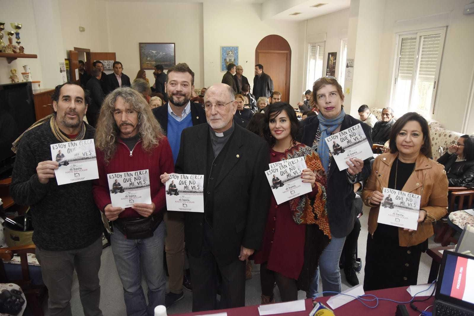 Asistentes a la presentación de la campaña de Personas sin hogar.