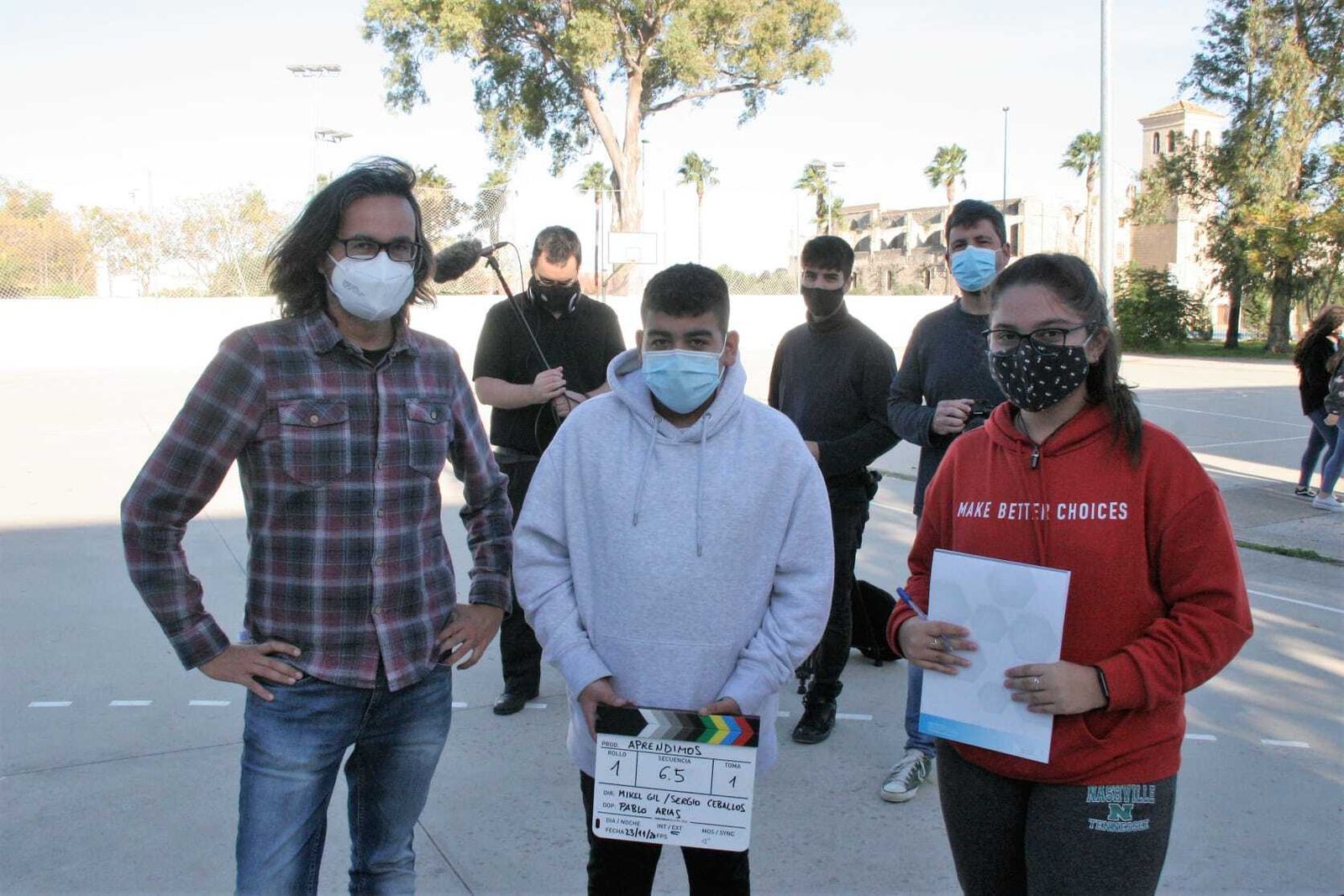 El responsable del proyecto, David Sánchez, junto a un grupo de alumnos del IES Pedro Muñoz Seca.