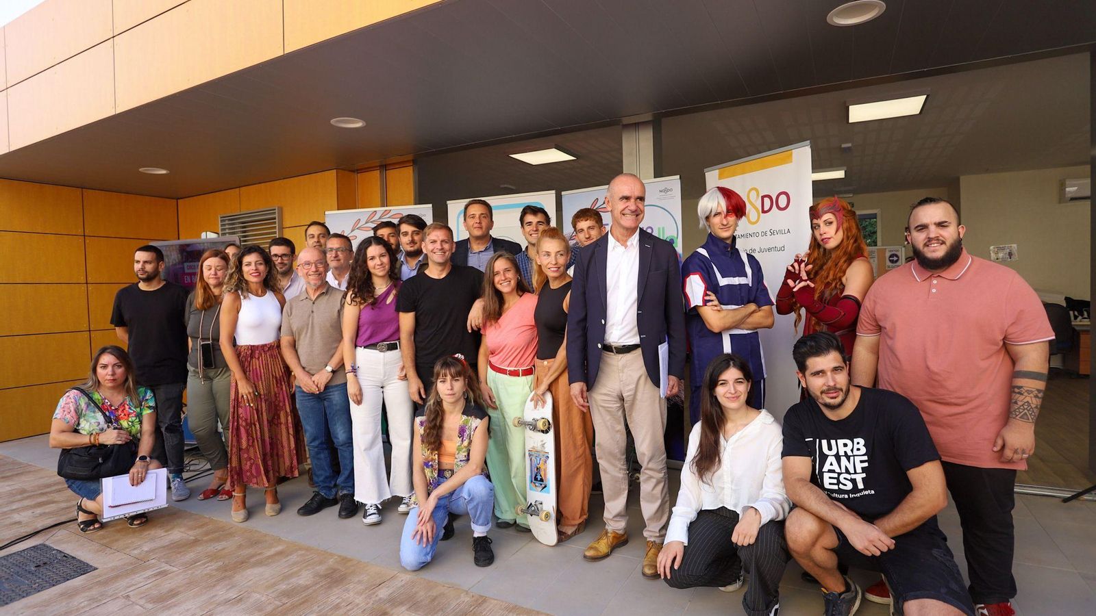 Presentación del alcalde del programa de actividades de Espacio Joven.