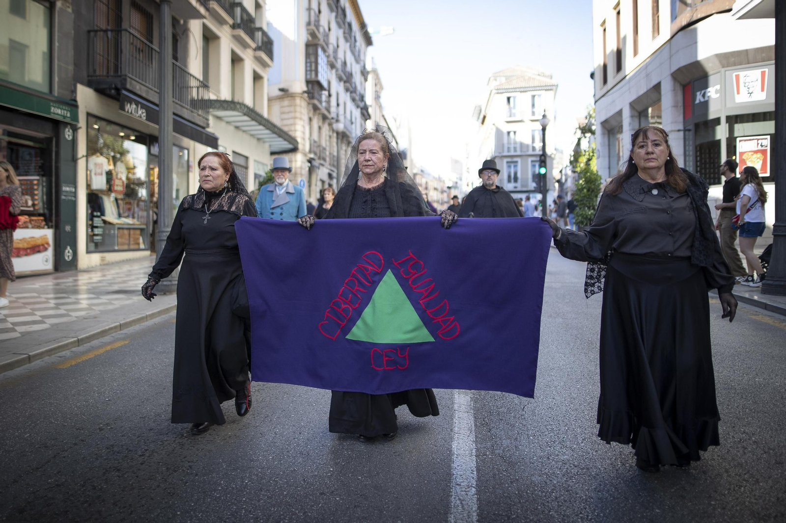 Las mejores imágenes de la tradicional proecesión en honor a Mariana Pineda en Granada