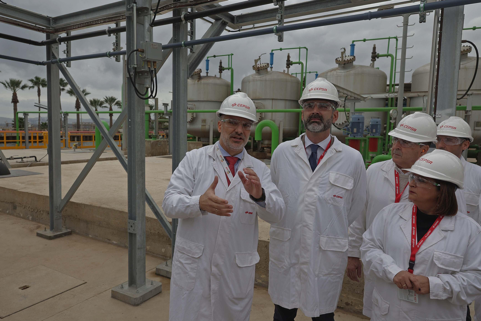 Imágenes de la inauguración de la nueva planta de reutilización de agua de Cepsa