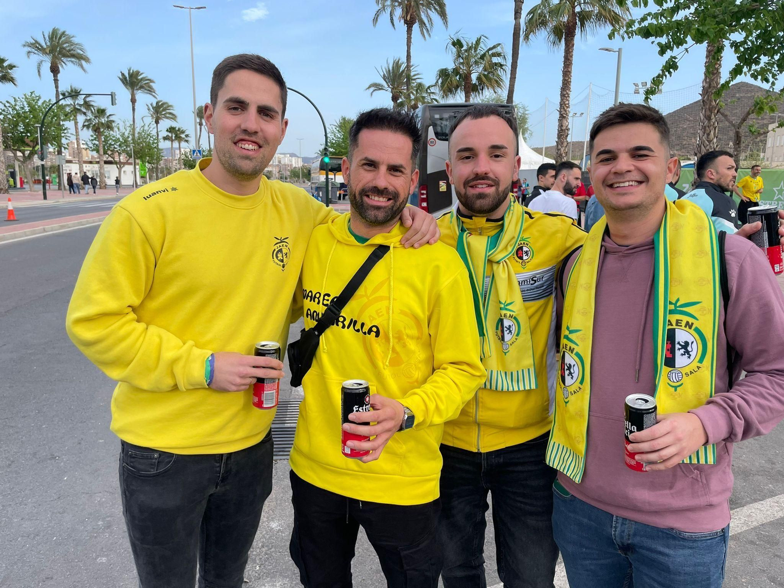 Fotogalería | La Marea Amarilla calienta motores para las semis