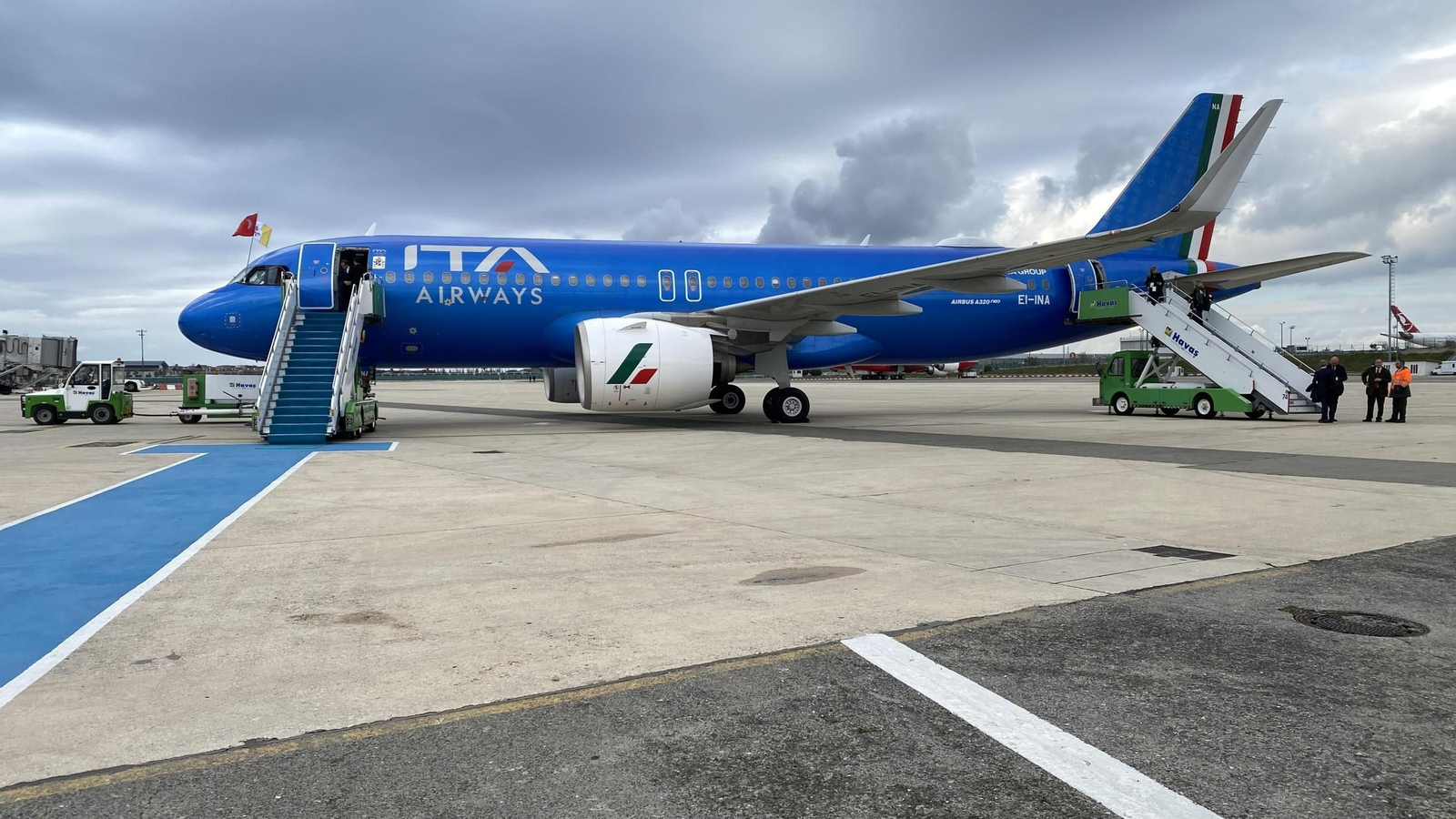 El avión del Papa Leo XIV, un avión A320, en su visita a Turquía.