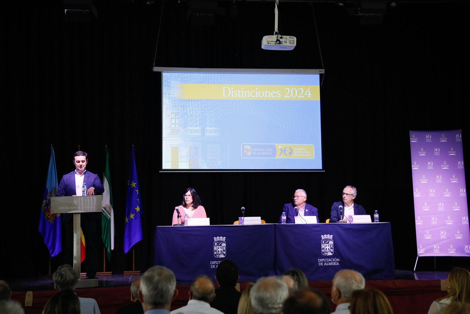 Imágenes de la entrega de los Escudos de Oro del IEA y la celebración de su Plenario