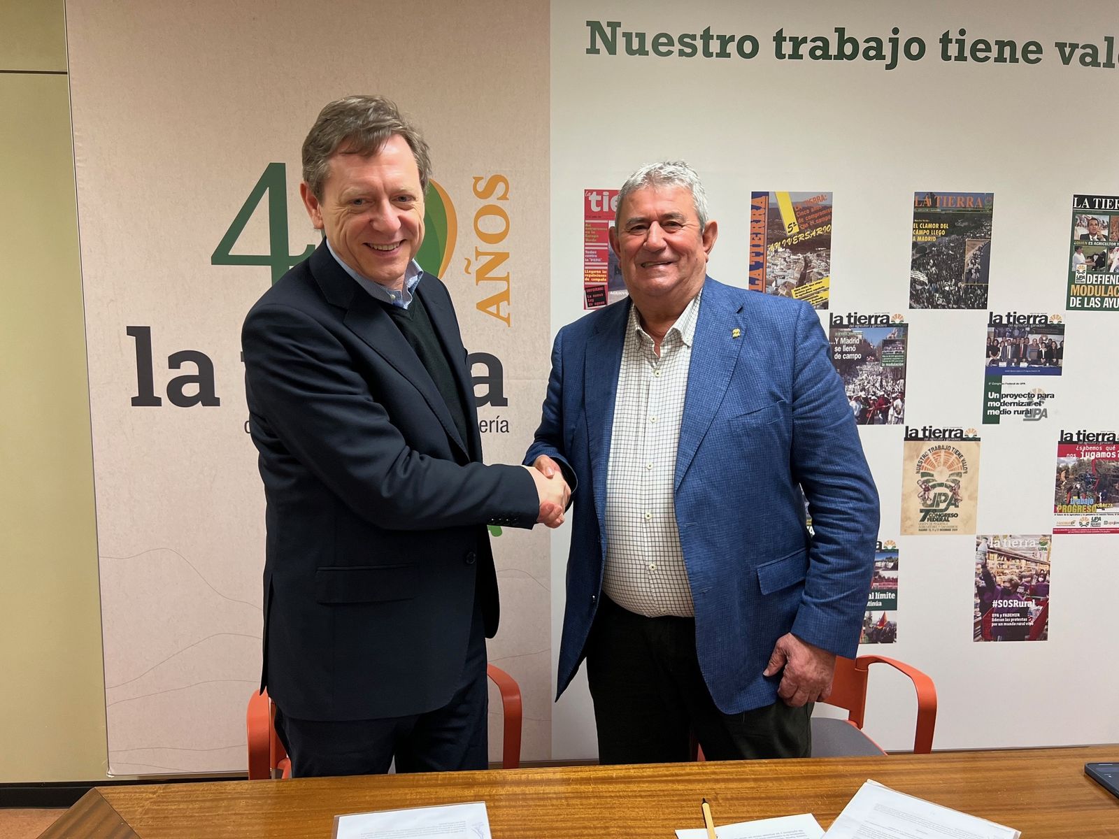 Protasio Rodríguez, director general de Bayer Crop Science y Lorenzo Ramos, secretario general de UPA.