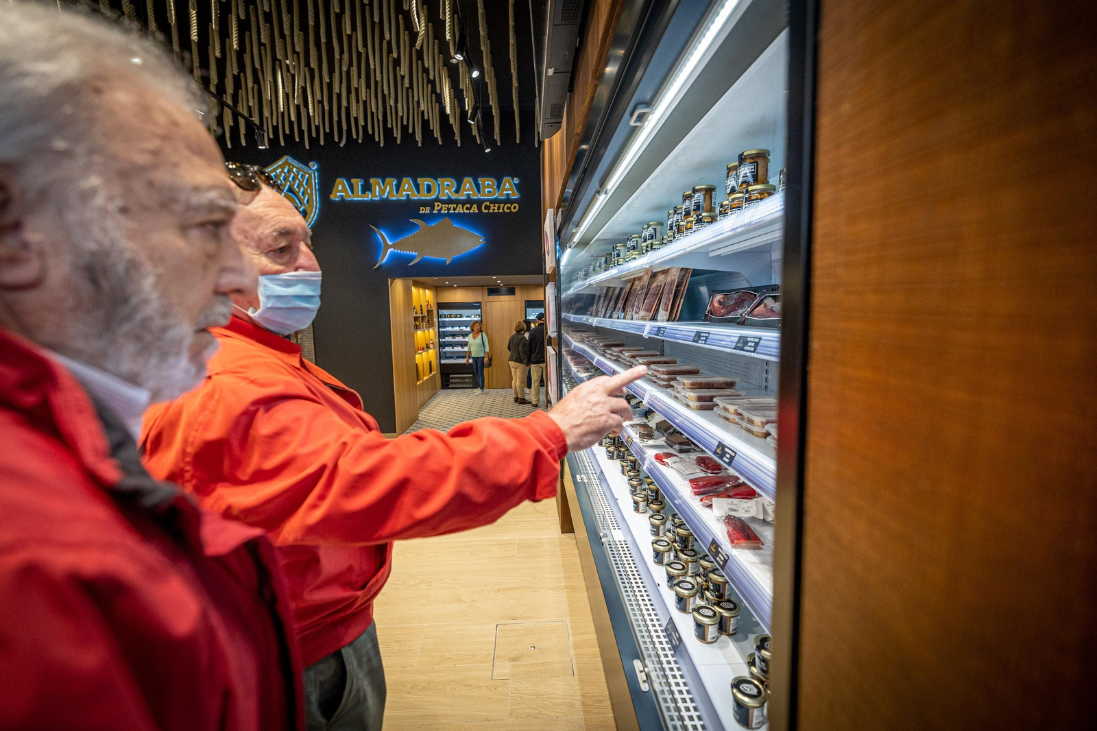 Imágenes de ‘Shopping Almadraba’ la nueva tienda de Petaca Chico en Cádiz