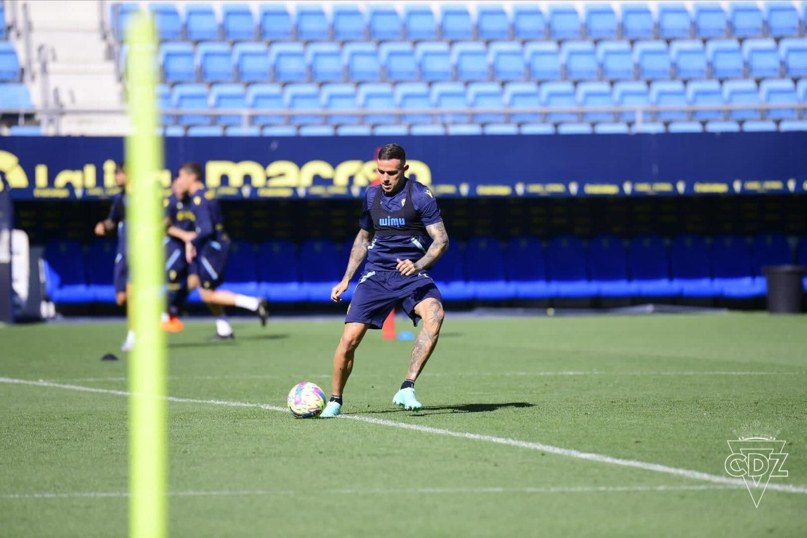 Roger Martí en un entrenamiento del Cádiz.