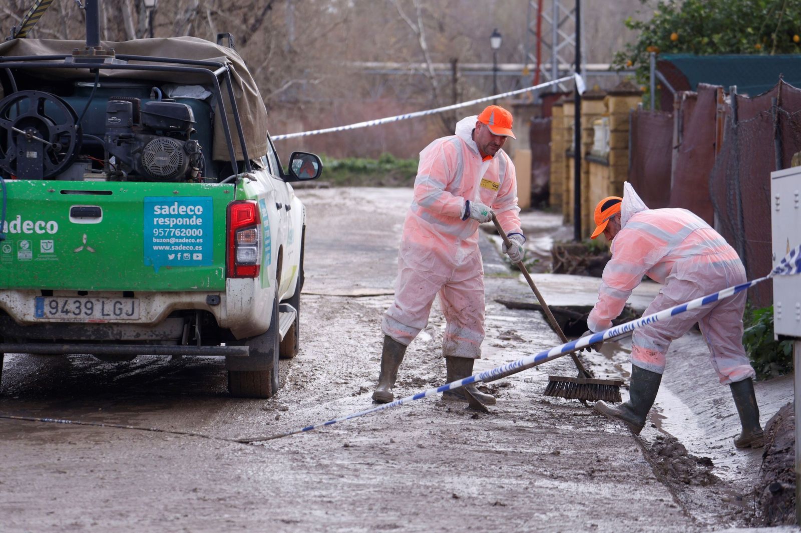 Limpieza en las parcelas de Córdoba tras el tren de tormentas