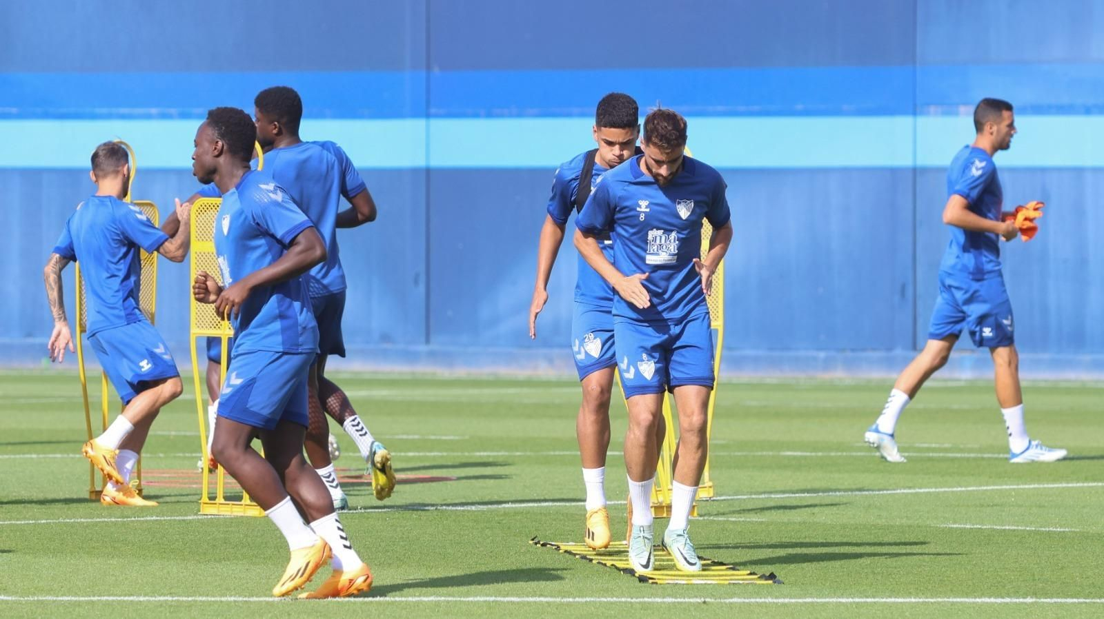 Caras serias en la vuelta al trabajo del Málaga CF