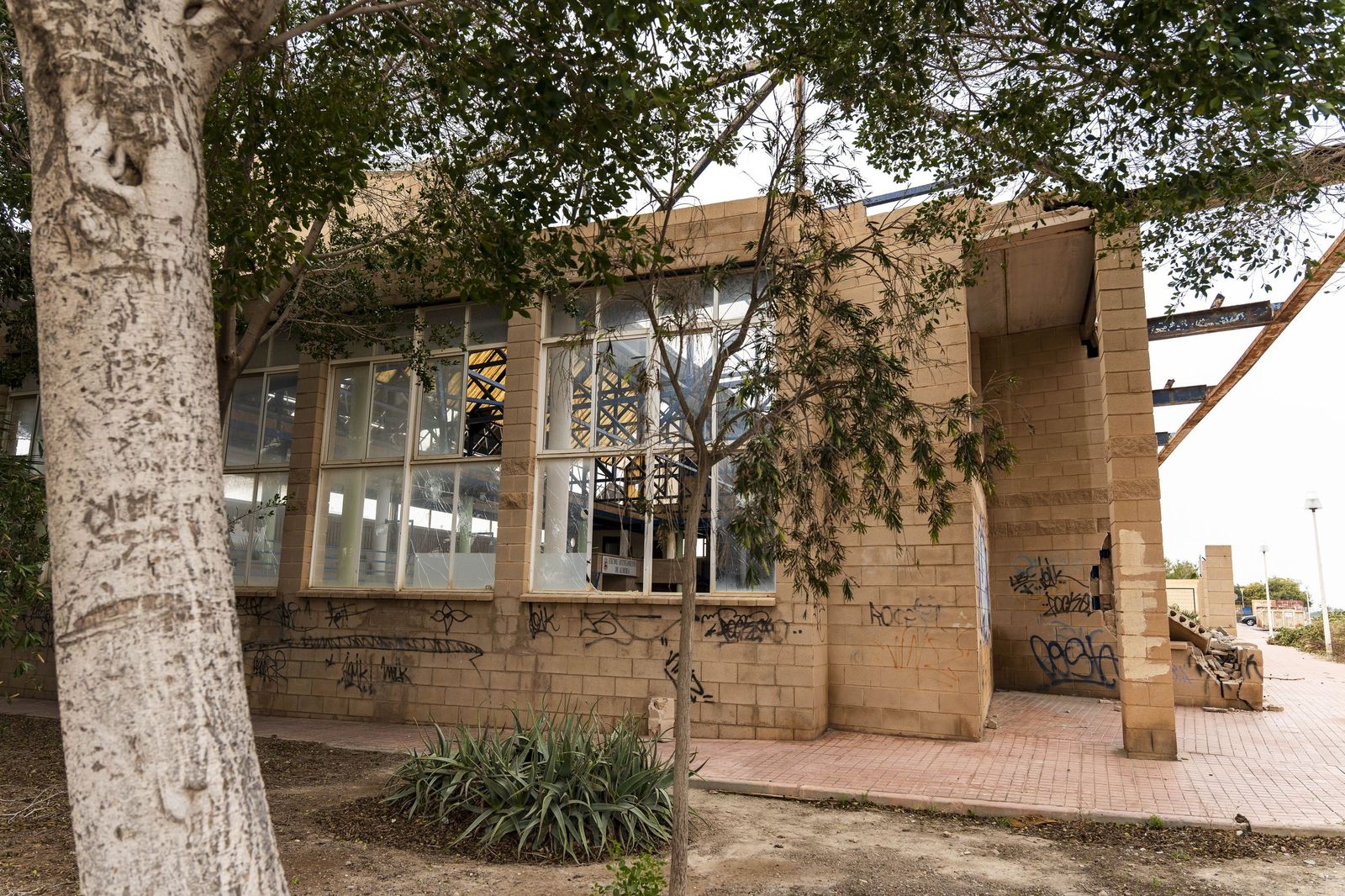 Las pistas deportivas y piscina de Costacabana, en imágenes