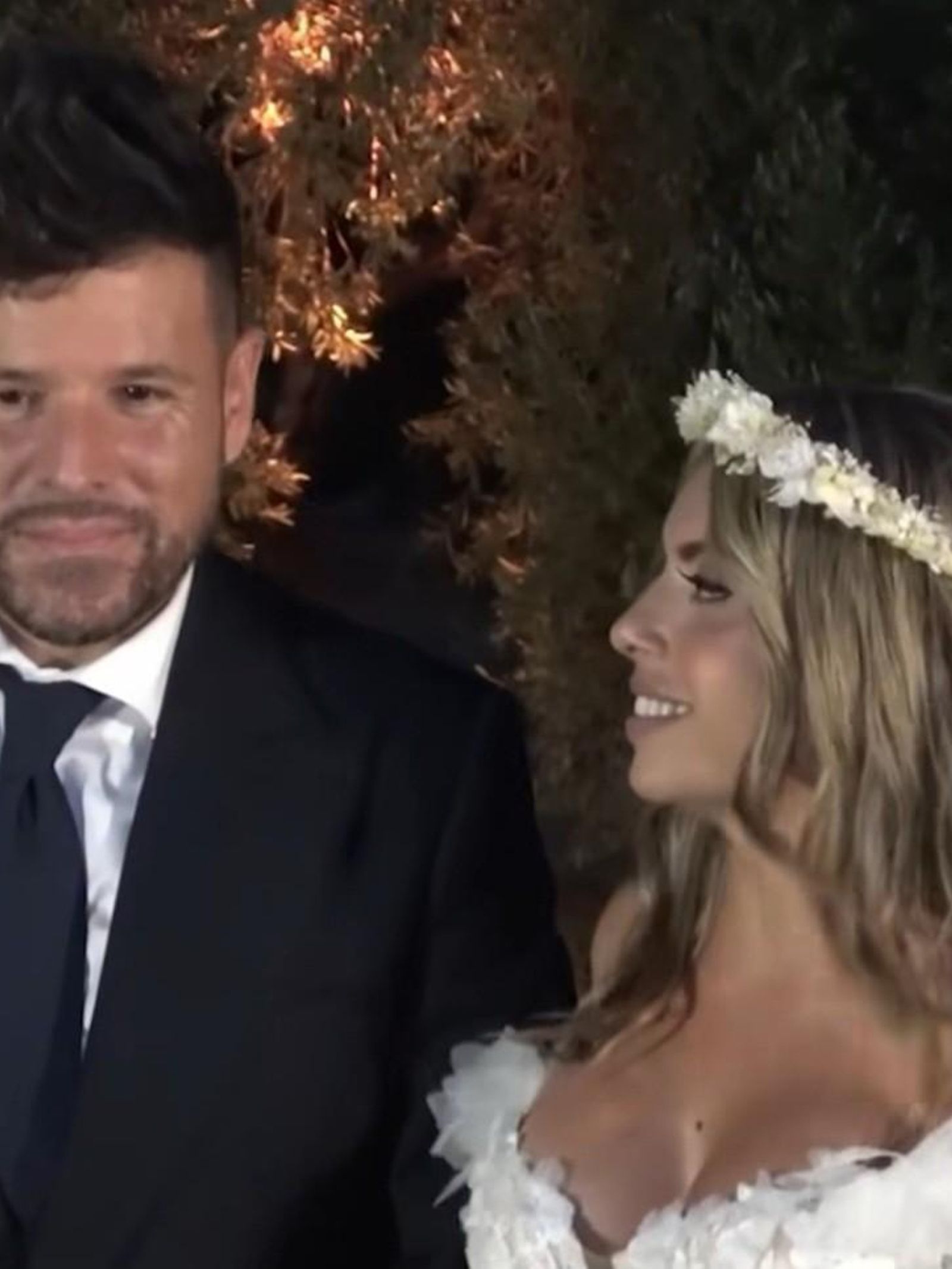 Pablo López y Laura Rubio a la salida de su fiesta para saludar a los medios