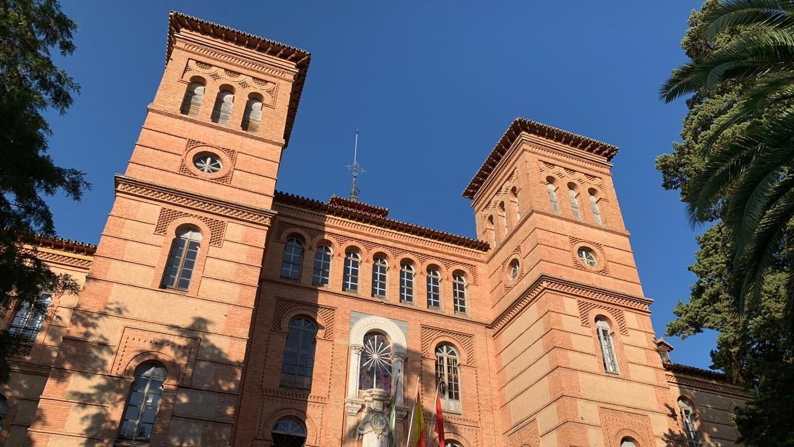 Portada del Colegio Máximo de Cartuja, actual Facultad de Comunicación, Documentación y Odontología.