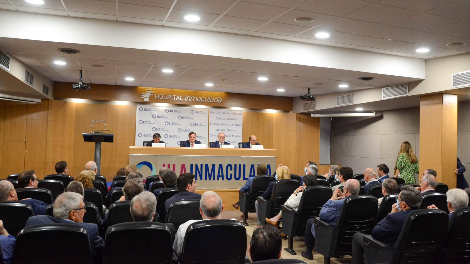 El salón de actos del hospital HLA Inmaculada fue el escenario del acto.