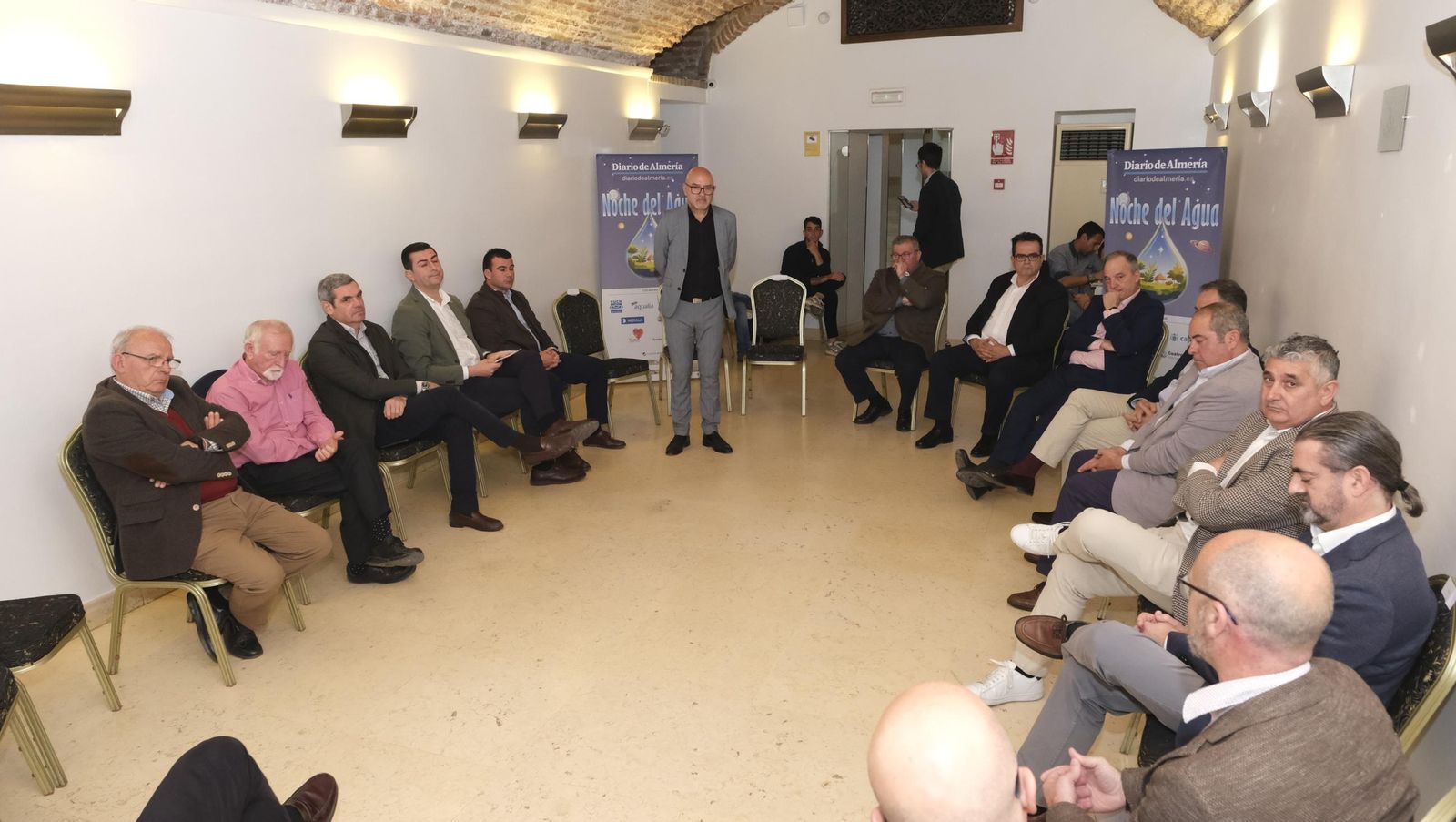 Imágenes del foro Noche del Agua de Diario de Almería