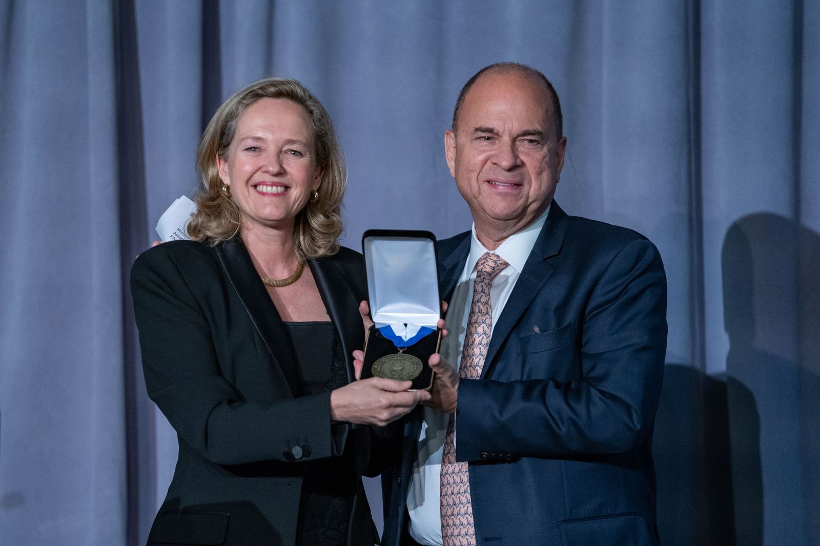 Calviño recibe la medalla del Foreign Policy Association por su contribución al multilateralismo