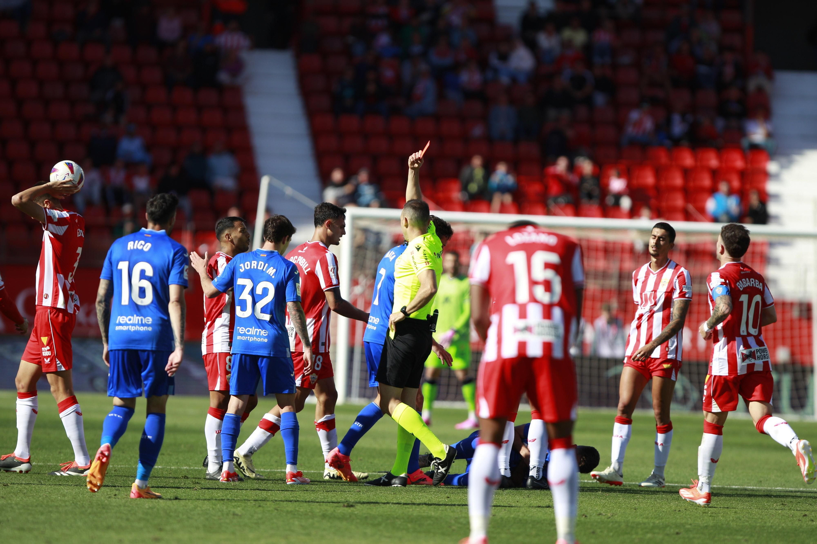 Las imágenes del triste descenso de la UDA ante el Getafe