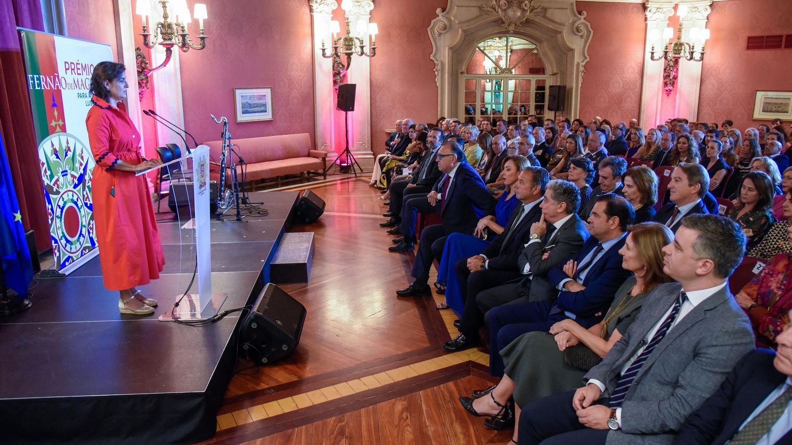 Cónsul General de Portugal en Sevilla, Cláudia Boesch ante el público que asistió al acto