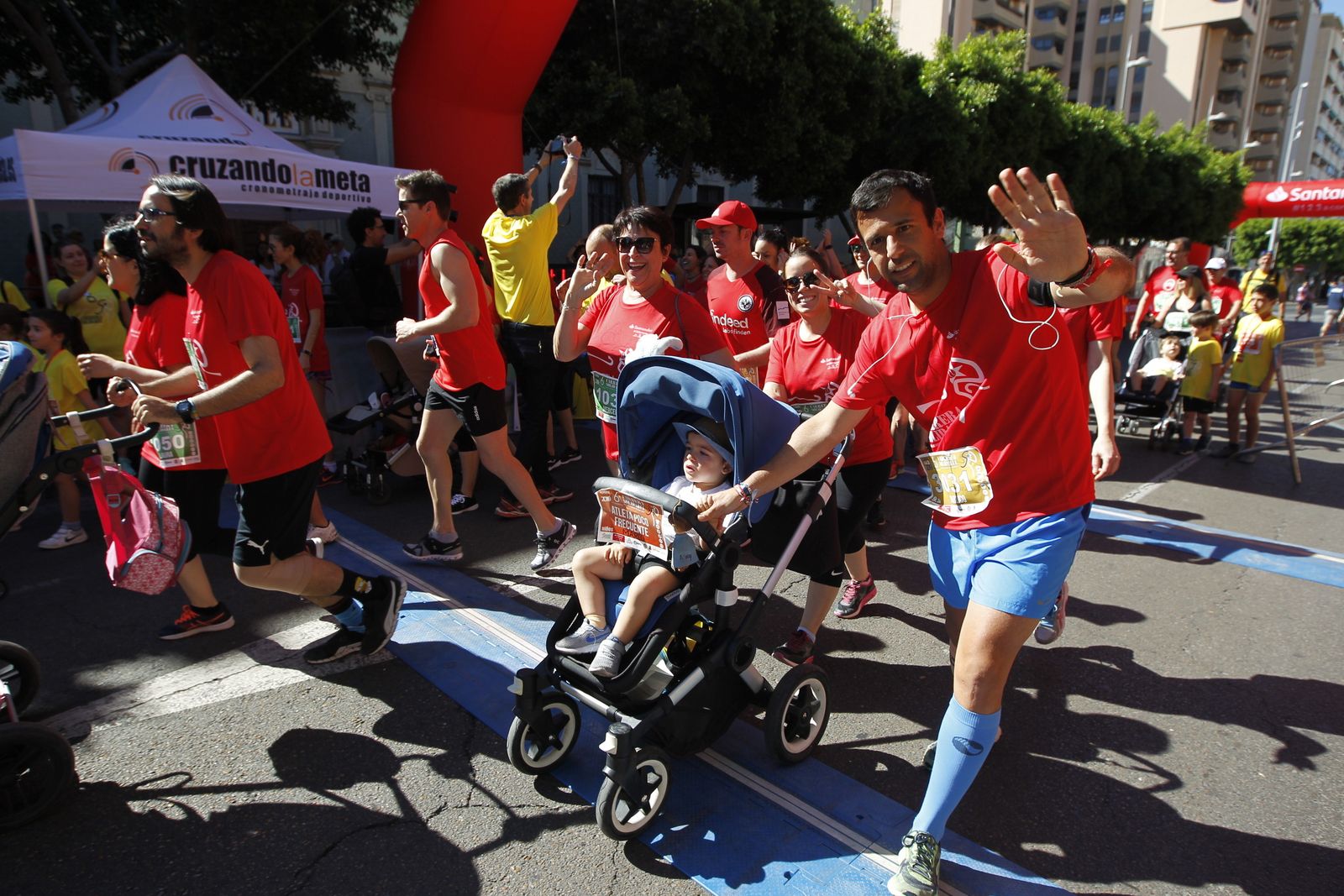 Fotogalería carrera atletismo popular enfermedades poco frecuentes. La Salle Almería