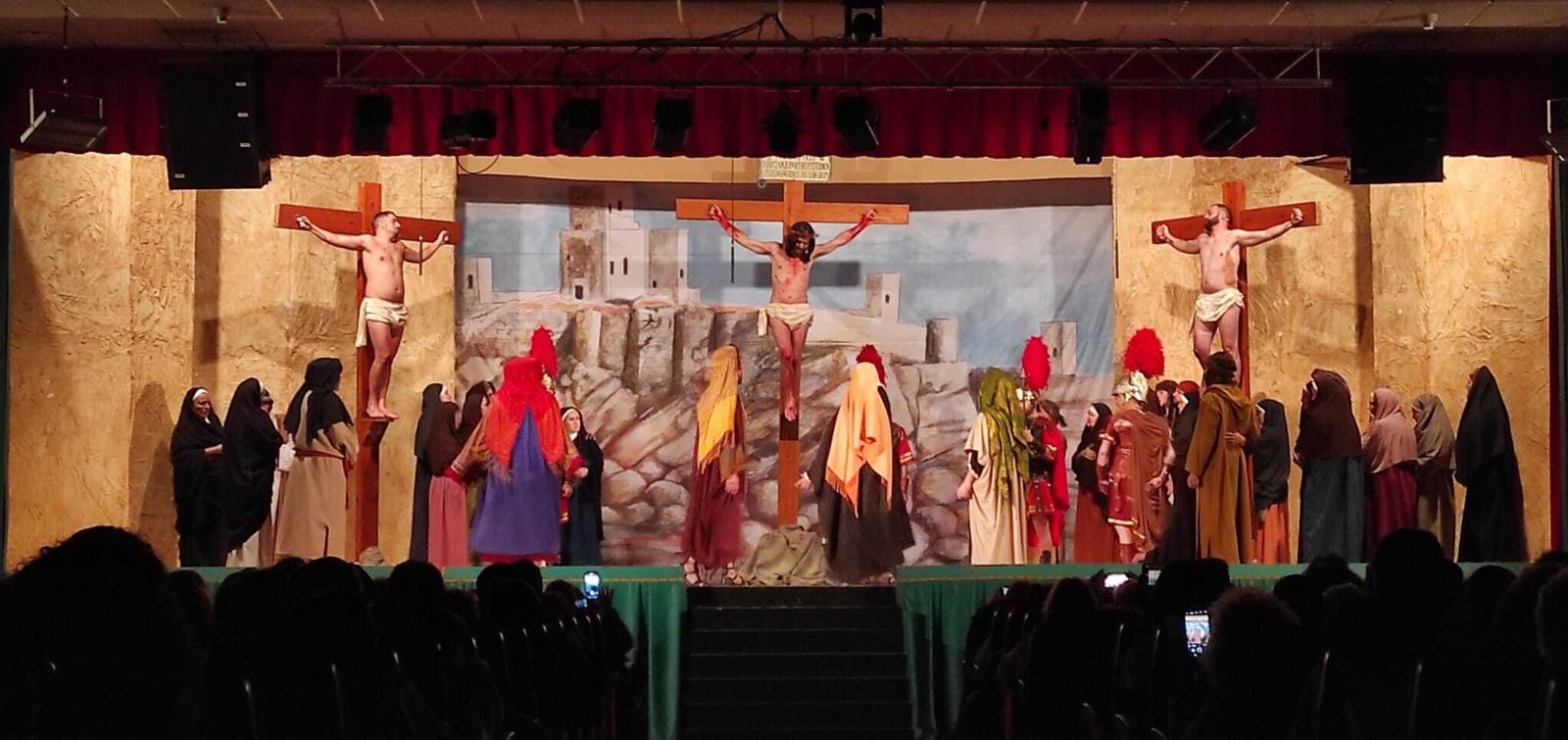 Cuadro de la crucifixión en El Paso de Iznájar.