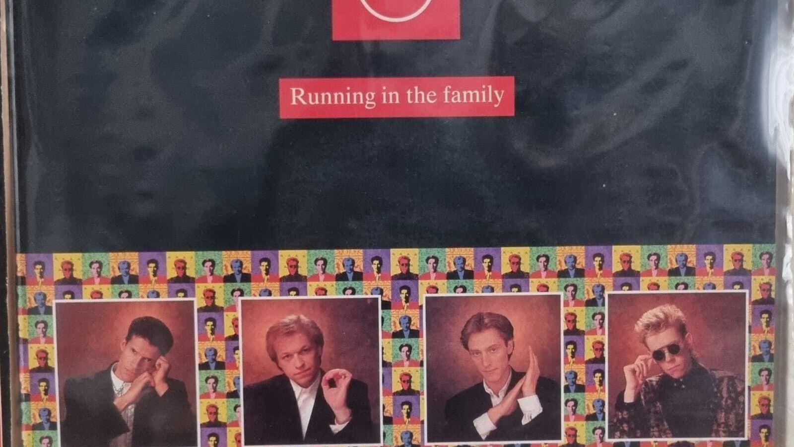 Parte de la completísima fonoteca del almeriense Bernardo Hernández