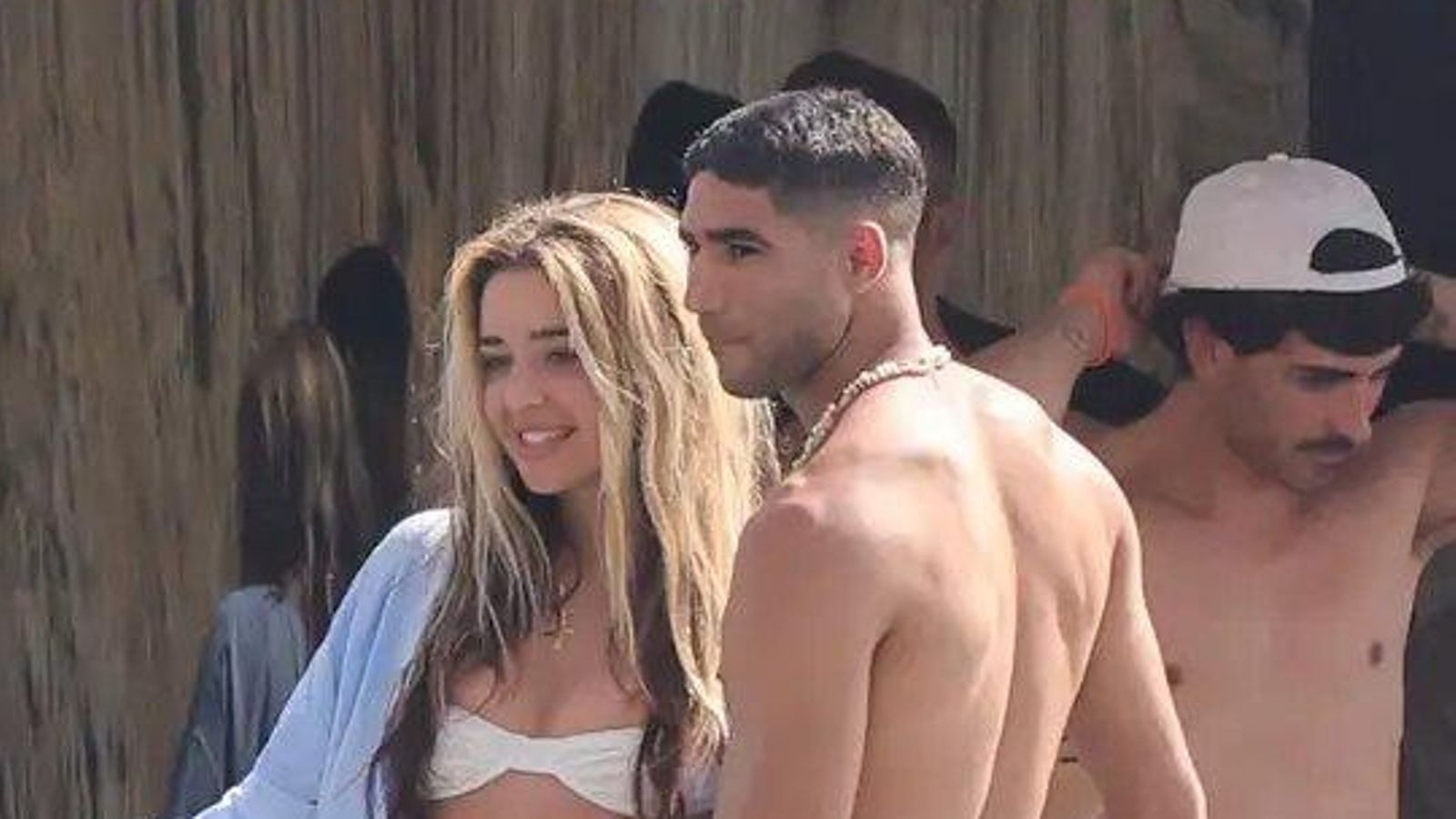 Lola Índigo y Achraf Hakimi disfrutan de una jornada en altamar en un exclusivo yate.