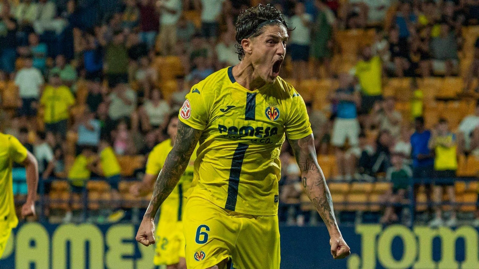 Lautaro grita uno de sus goles con el Villarreal B.