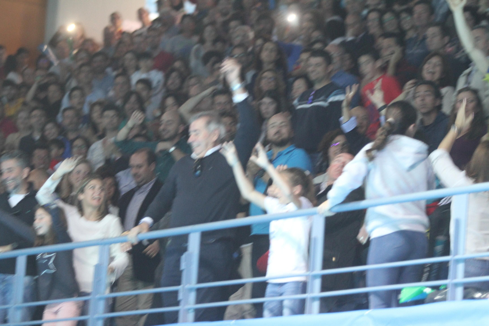 Las gradas del pabellón Carolina Marín se llenaron para ver ganar el oro a la onubense.