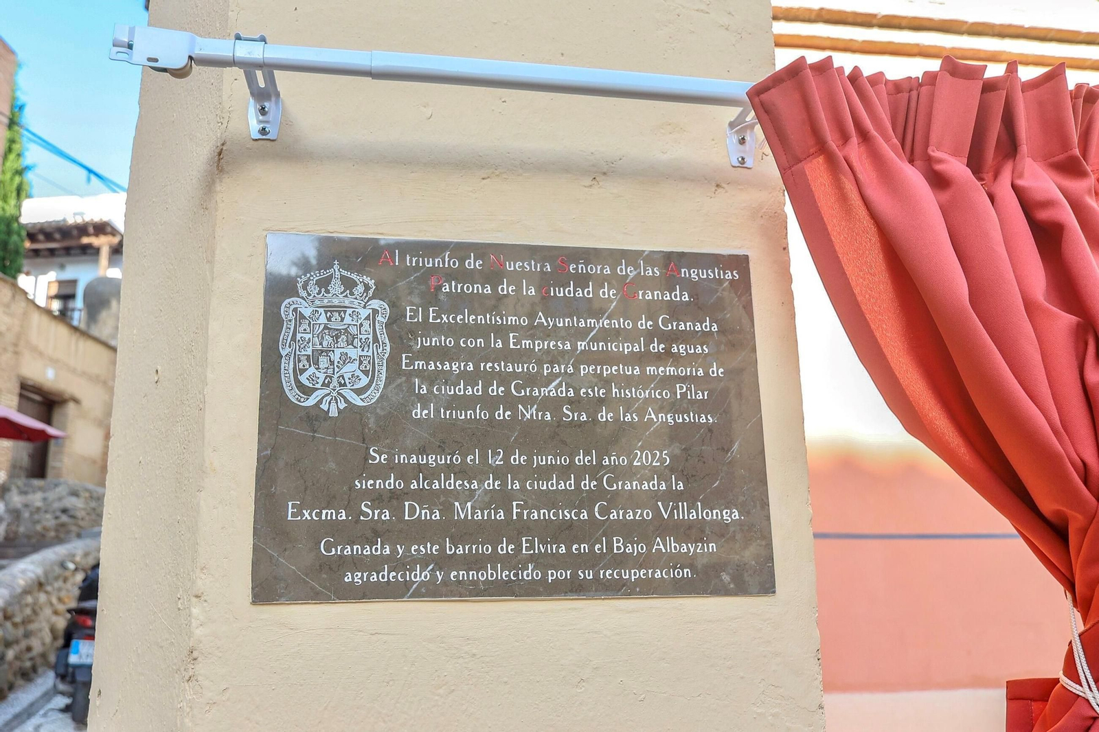 La inauguración del nuevo aspecto del Pilar de la Virgen de las Angustias de Granada, en imágenes