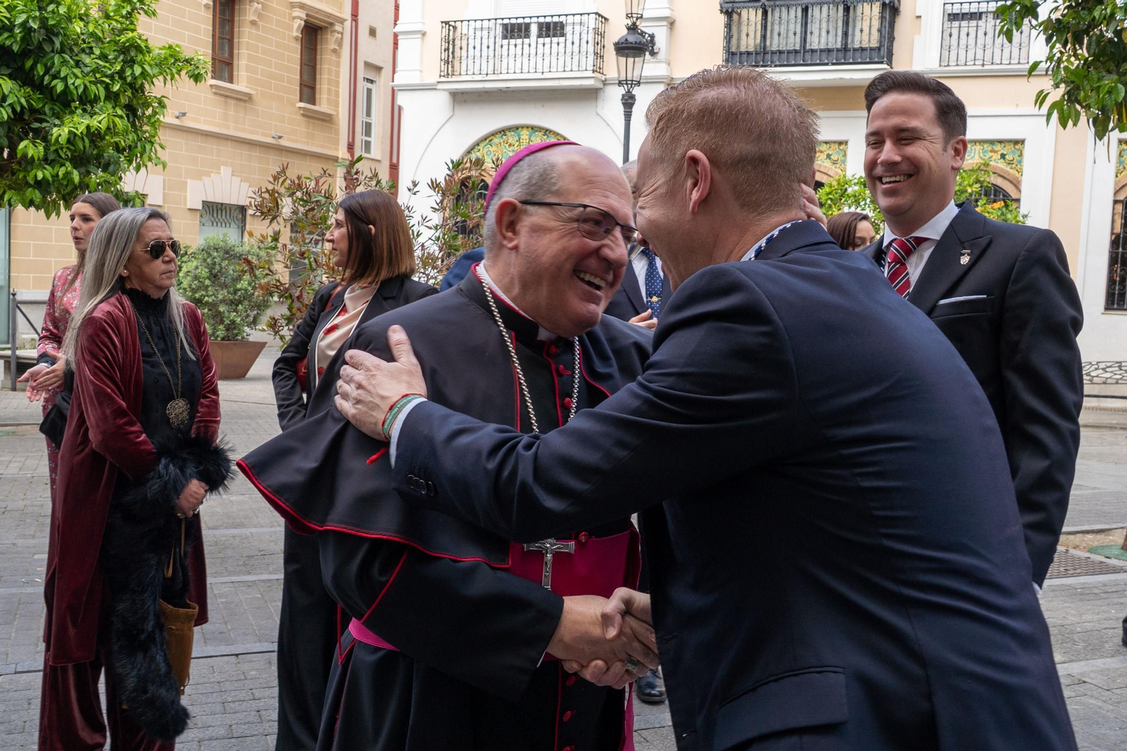Imágenes del ambiente en el Pregón de la Semana Santa de Huelva 2025