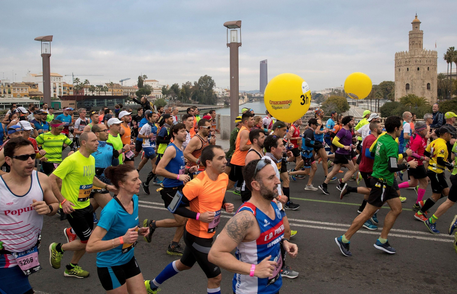 Corredores del Maratón de Sevilla, en la edición 2018 de la prueba.