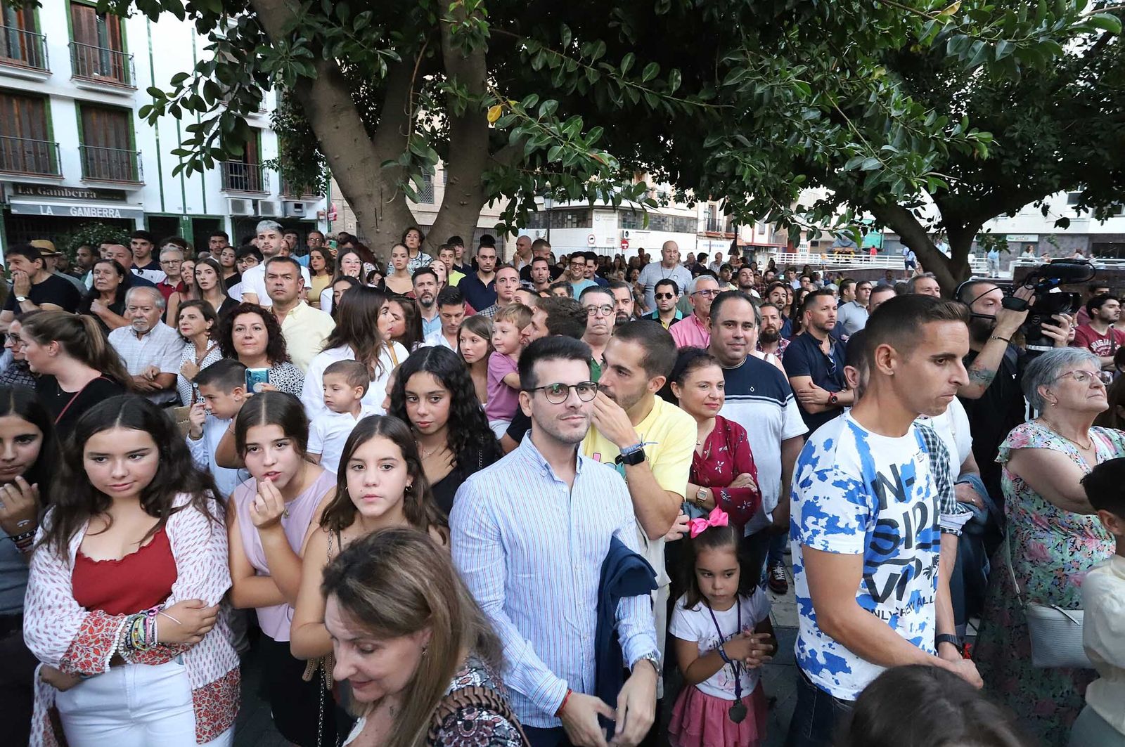 Imágenes de la procesión de la Virgen de la Amargura por las calles de Huelva