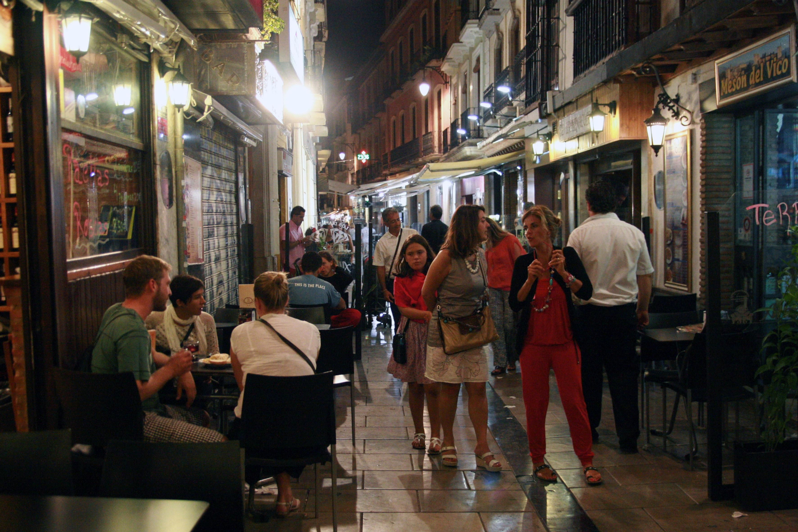 10 bares y restaurantes en Granada en los que pararse a disfrutar del mejor ambiente