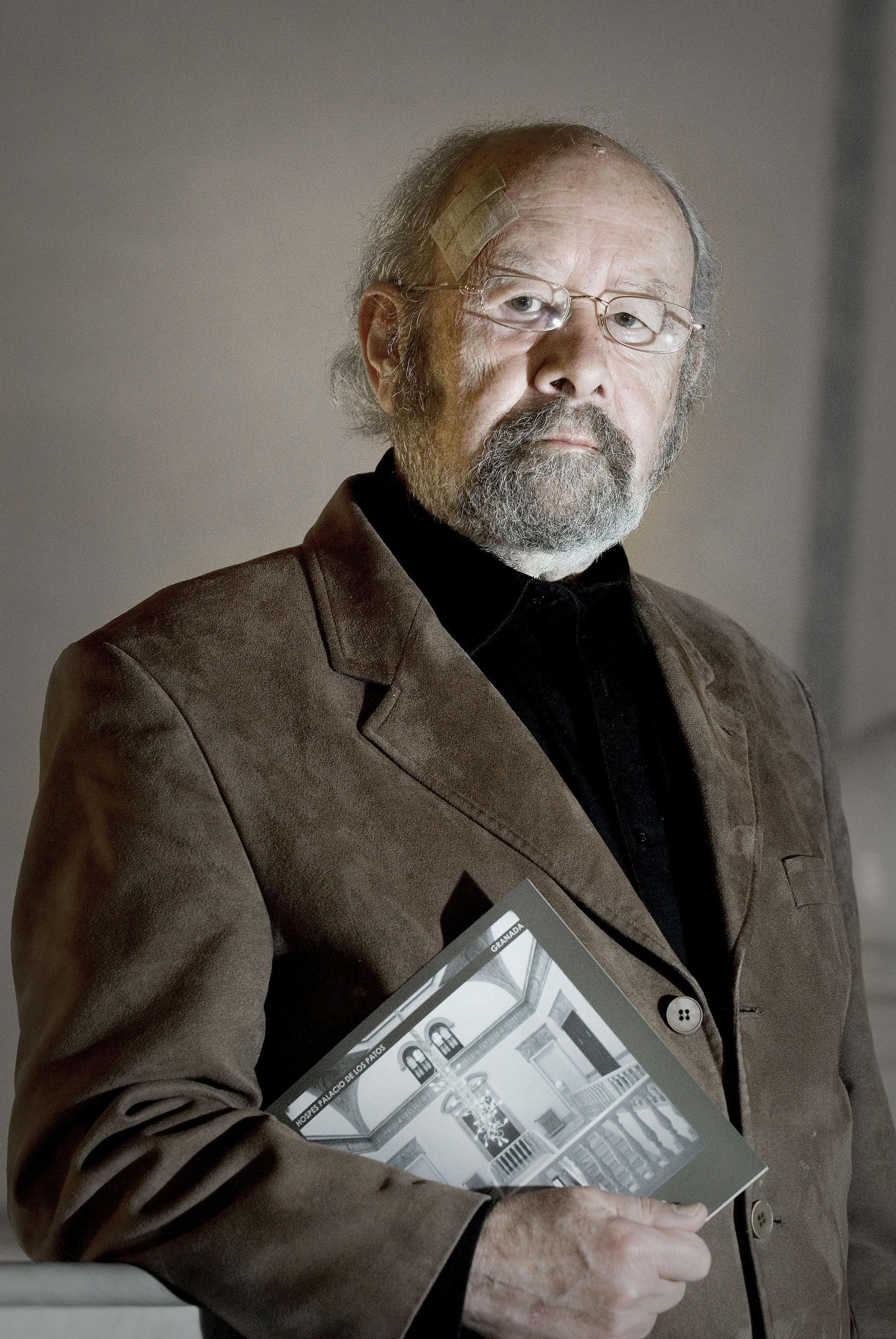 La vida de Caballero Bonald, en imágenes