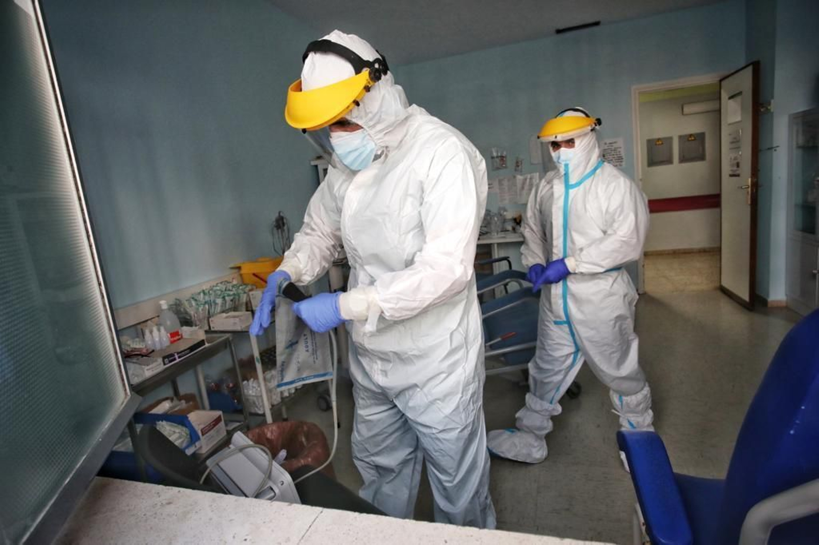 Zona covid en el Hospital Puerta del Mar.