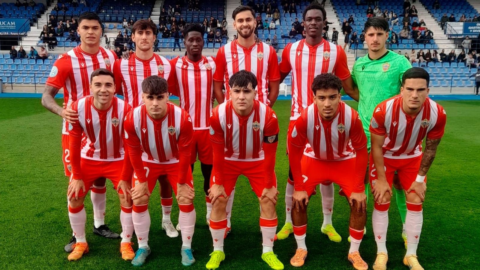 Equipo titular del equipo rojiblanco en su visita a La Condomina.