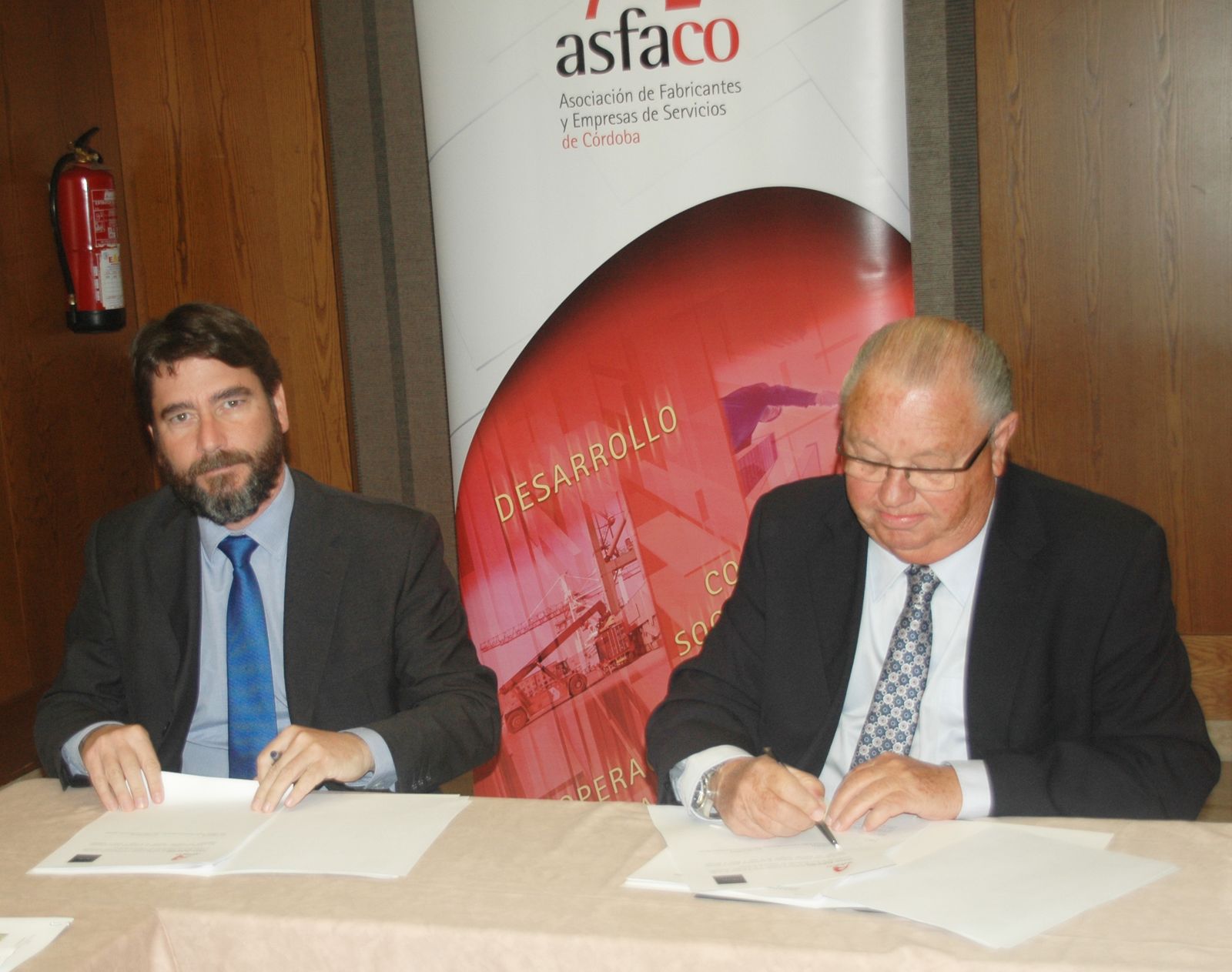 Francisco Fernández Montes y Miguel Ángel Tamarit Campuzano, en la firma del acuerdo.