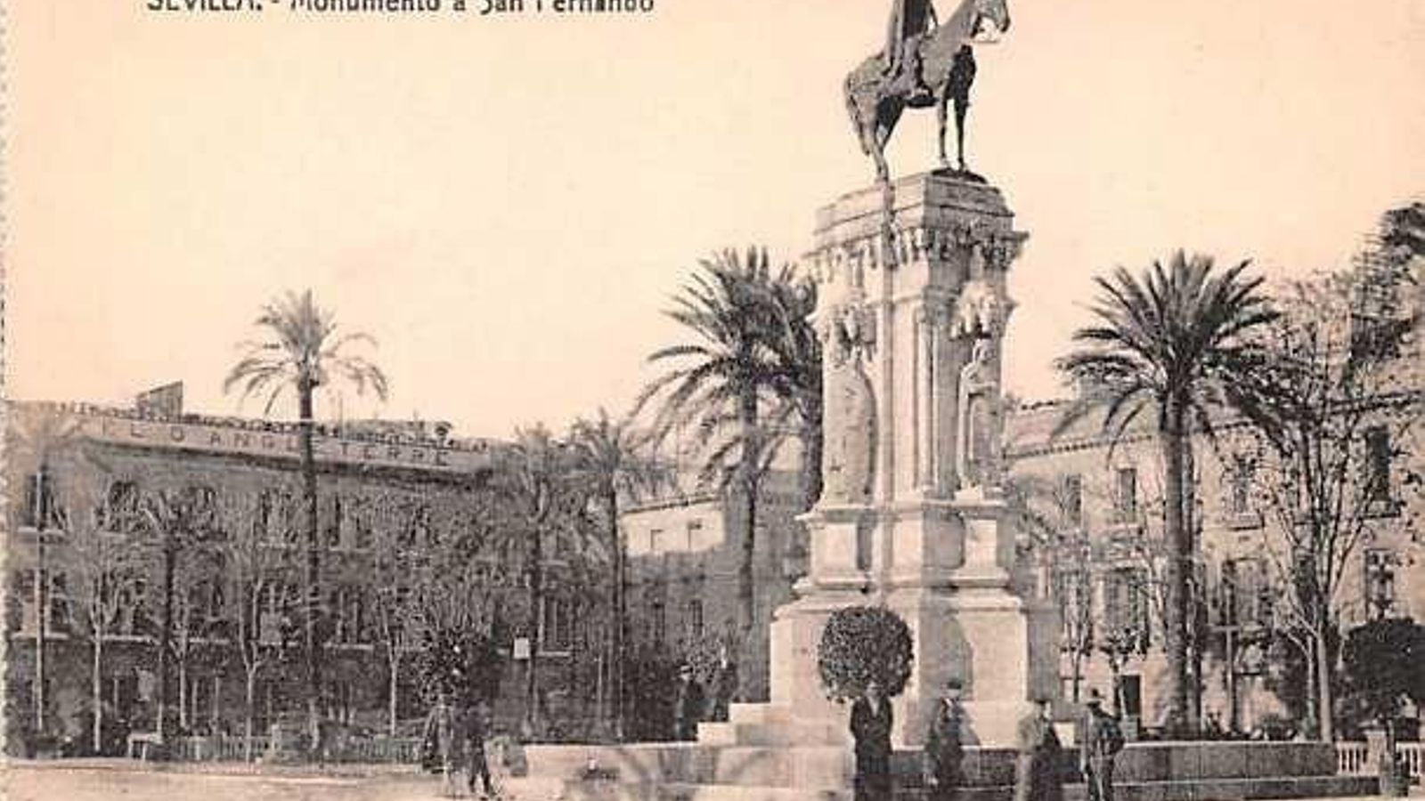 Antigua postal el monumento a San Fernando.