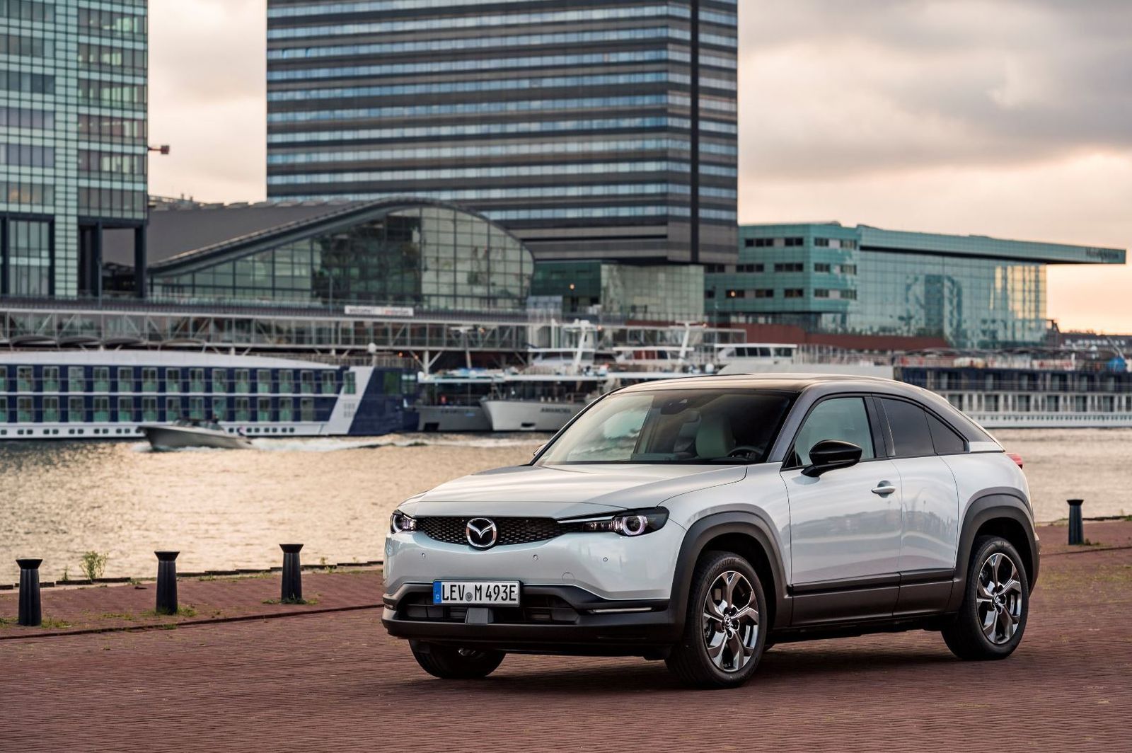 La primera campaña de actualización remota de Mazda, para el MX-30