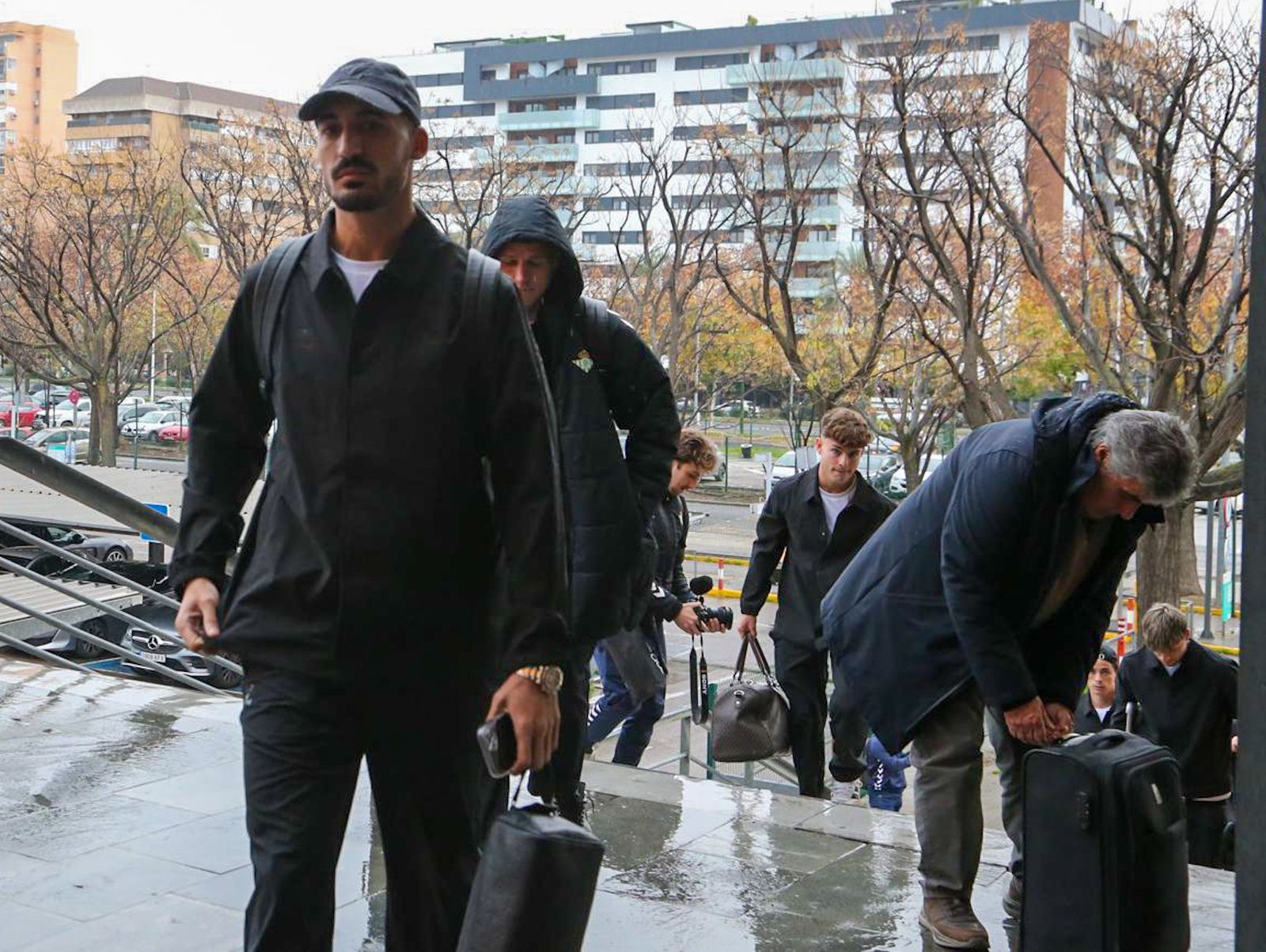 Las fotos de la salida del Betis de Santa Justa a Madrid para el partido en el Bernabéu