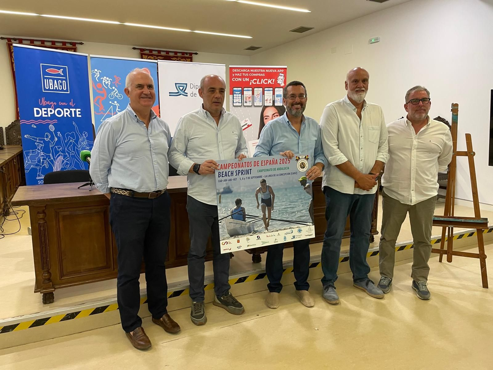 La presentación de los campeonatos de España y Andalucía de remo beach sprint.