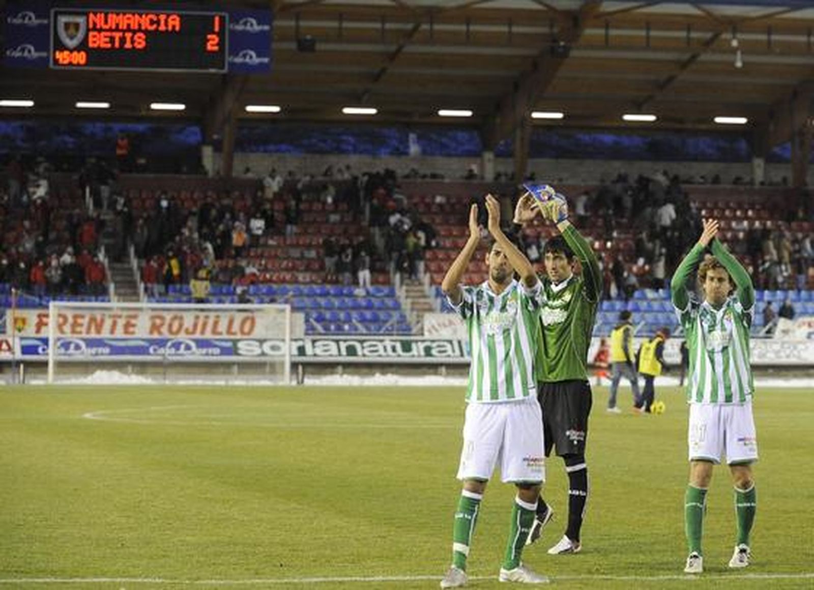 El Betis consolida aún más su liderato tras ganar en Soria al Numancia. / LOF