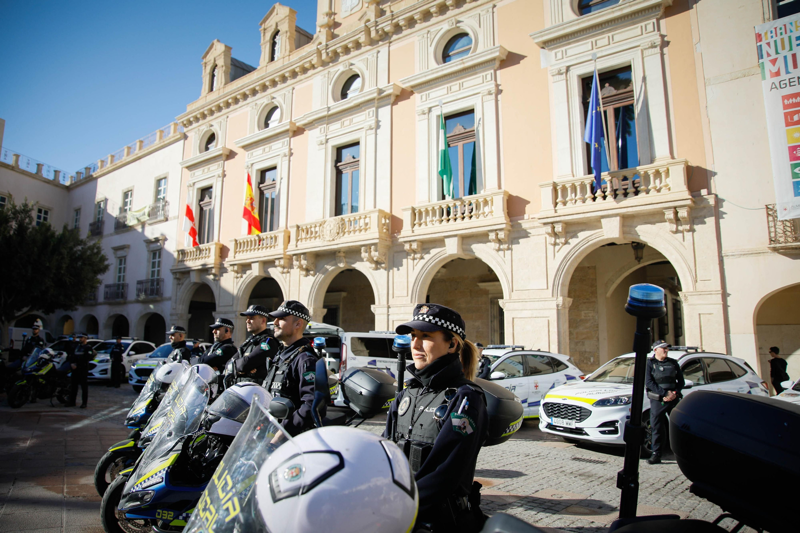 Presentación vehículos y motos policía local en imágenes