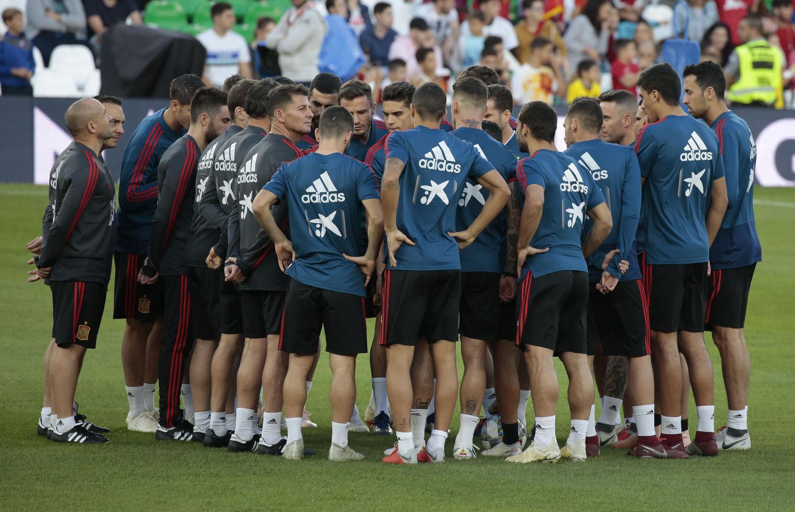 Las imágenes del entrenamiento de España en el Benito Villamarín