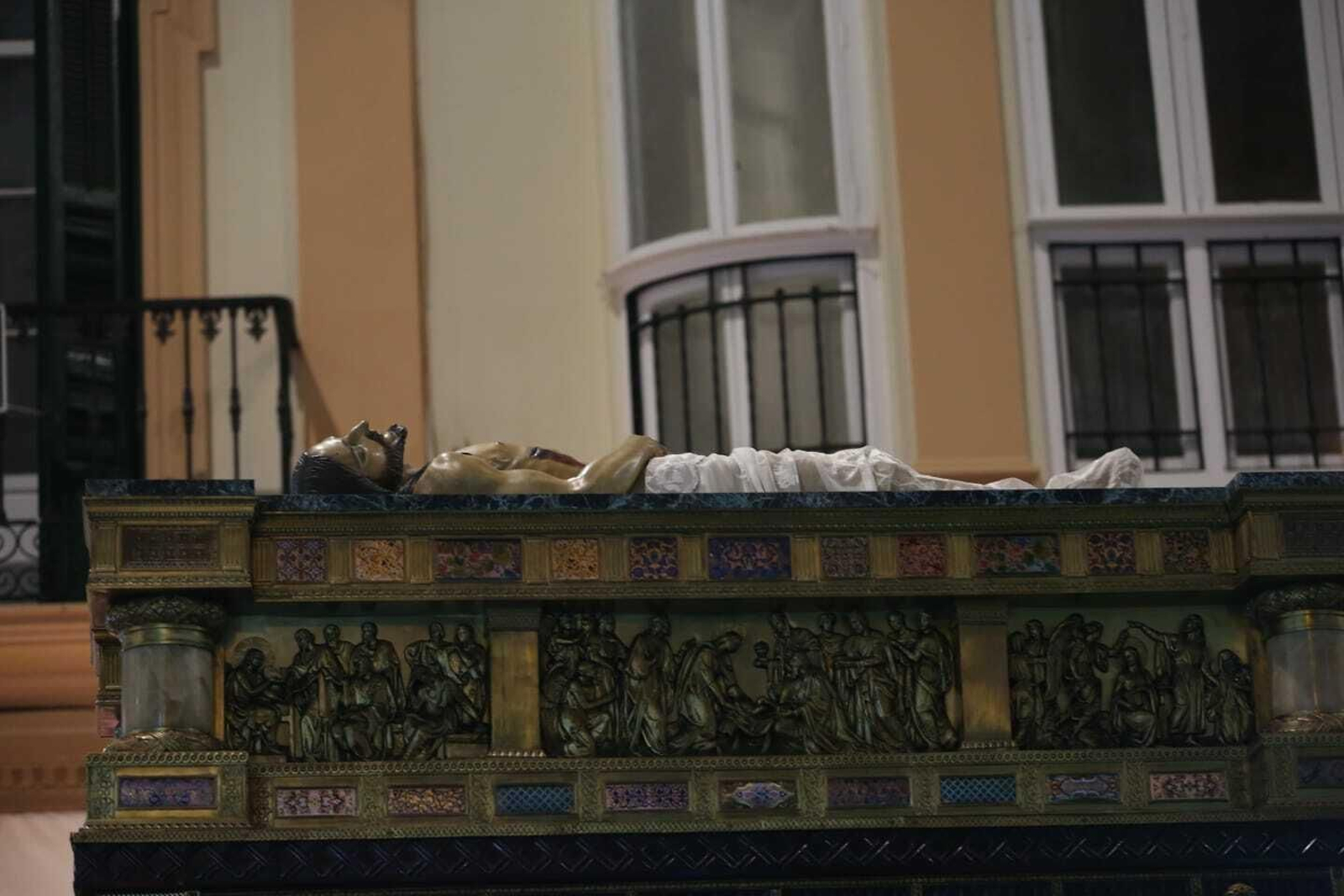 Las fotos del Sepulcro del Viernes Santo en Málaga Las fotos del Sepulcro del Viernes Santo en Málaga