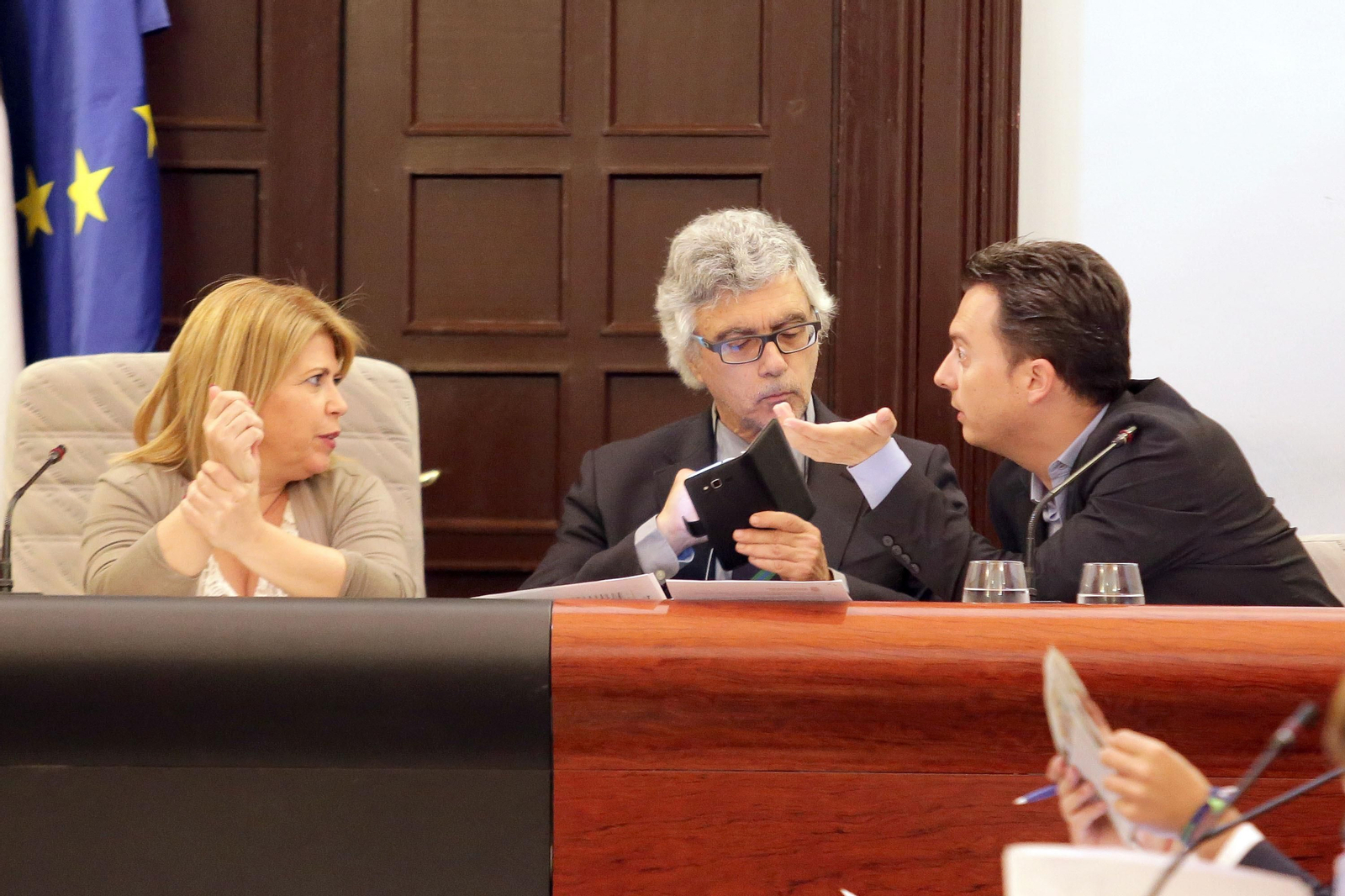 Mamen Sánchez y Santiago Galván, durante un pleno celebrado en mayo.