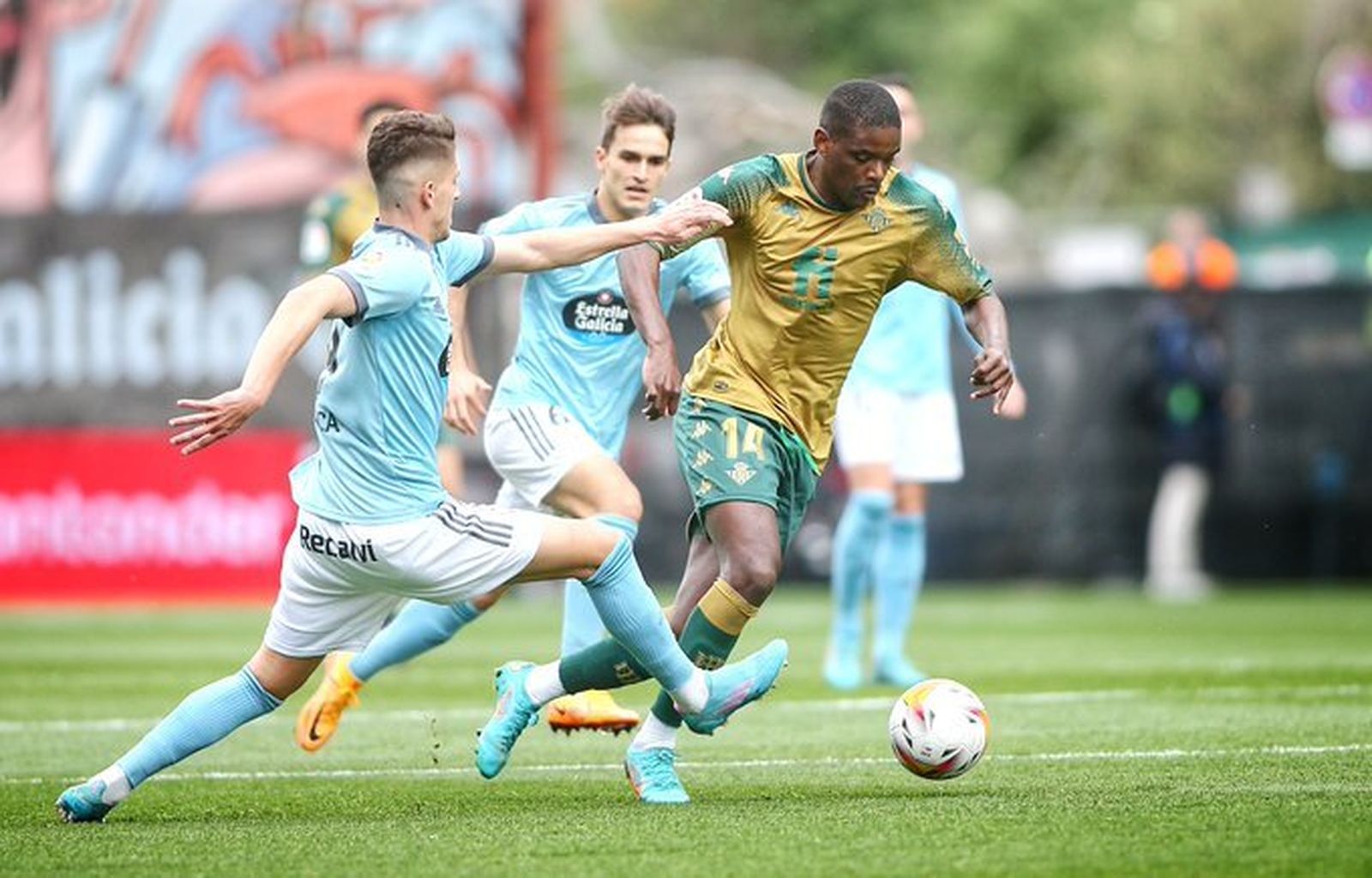 William Carvalho, en un lance del partido en Balaídos de esta temporada.