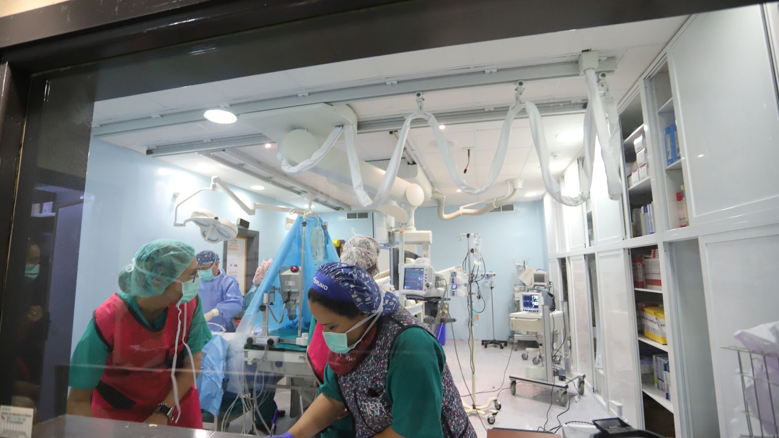 Imagen de archivo de una intervención quirúrgica en un hospital onubense.