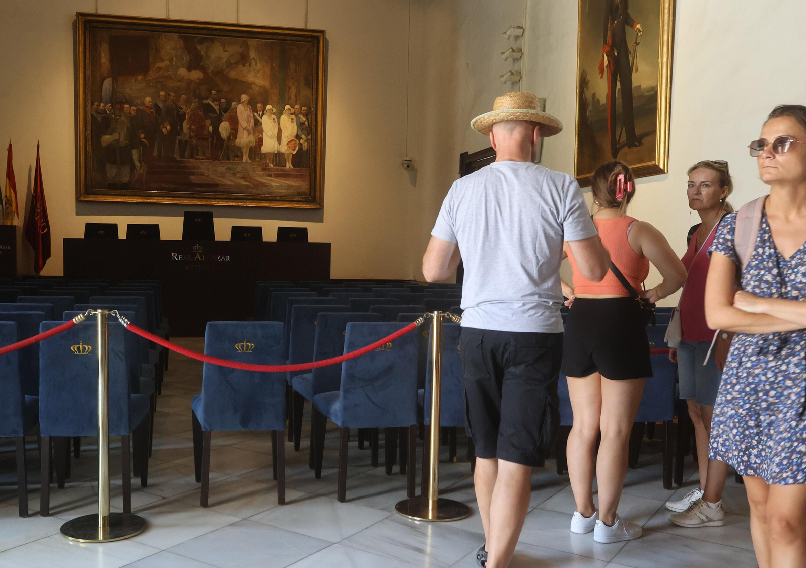 El general Primo de Rivera, a la izquierda de los Reyes en el cuadro de Alfonso Grosso que está en el Alcázar y retrata la inauguración de la Exposición de 1929.