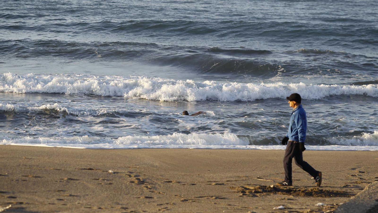 Los hay incluso que se atreven a bañarse en estas fechas.