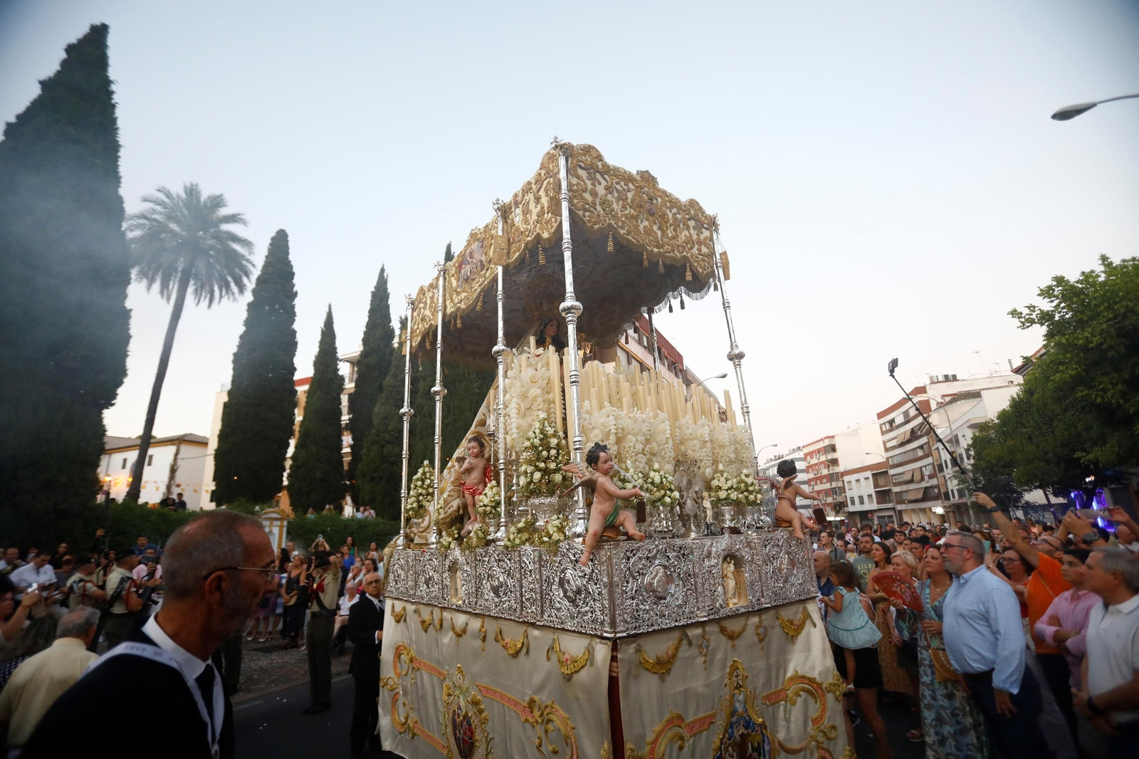 Las mejores fotos de la procesión de la Virgen del Carmen de San Cayetano de Córdoba